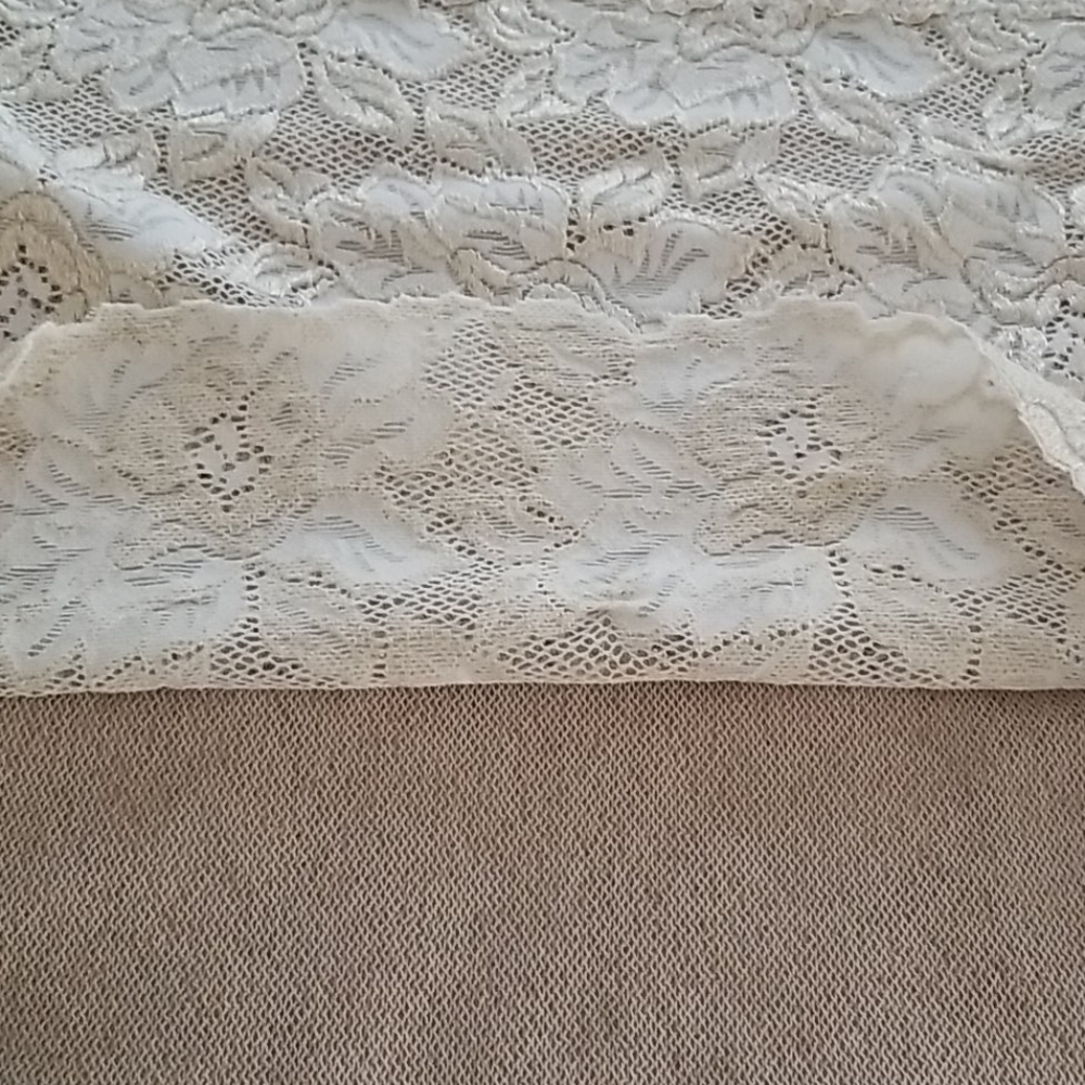 Cache Neutral Lace Top - Picture 3 of 3